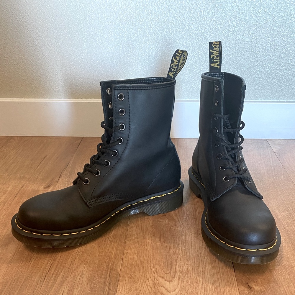 SOLD 1460 Smooth Leather Doc Marten Lace Up Boots